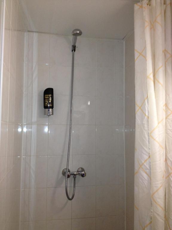 Twin Room with Shared Bathroom,64818385:JPEG
