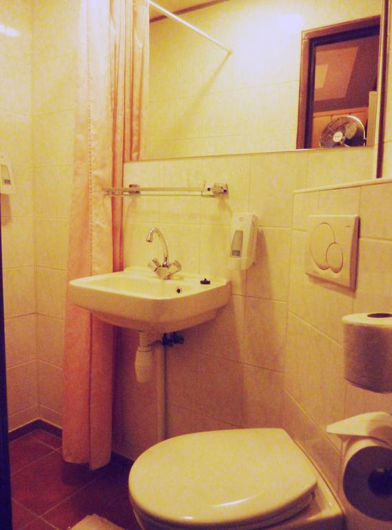 Single Room,68235431:JPEG
