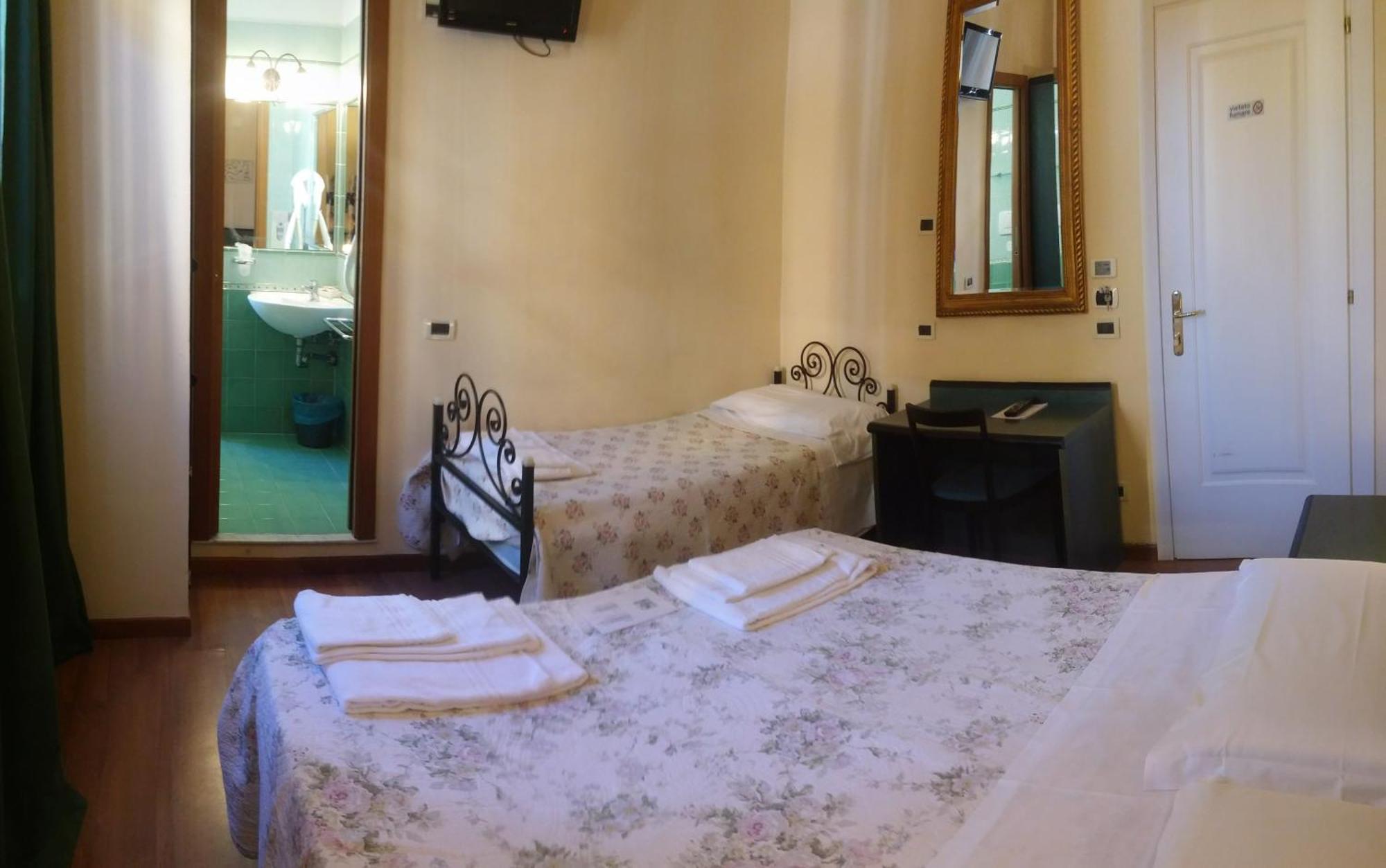 Basic Triple Room,377856898:JPEG