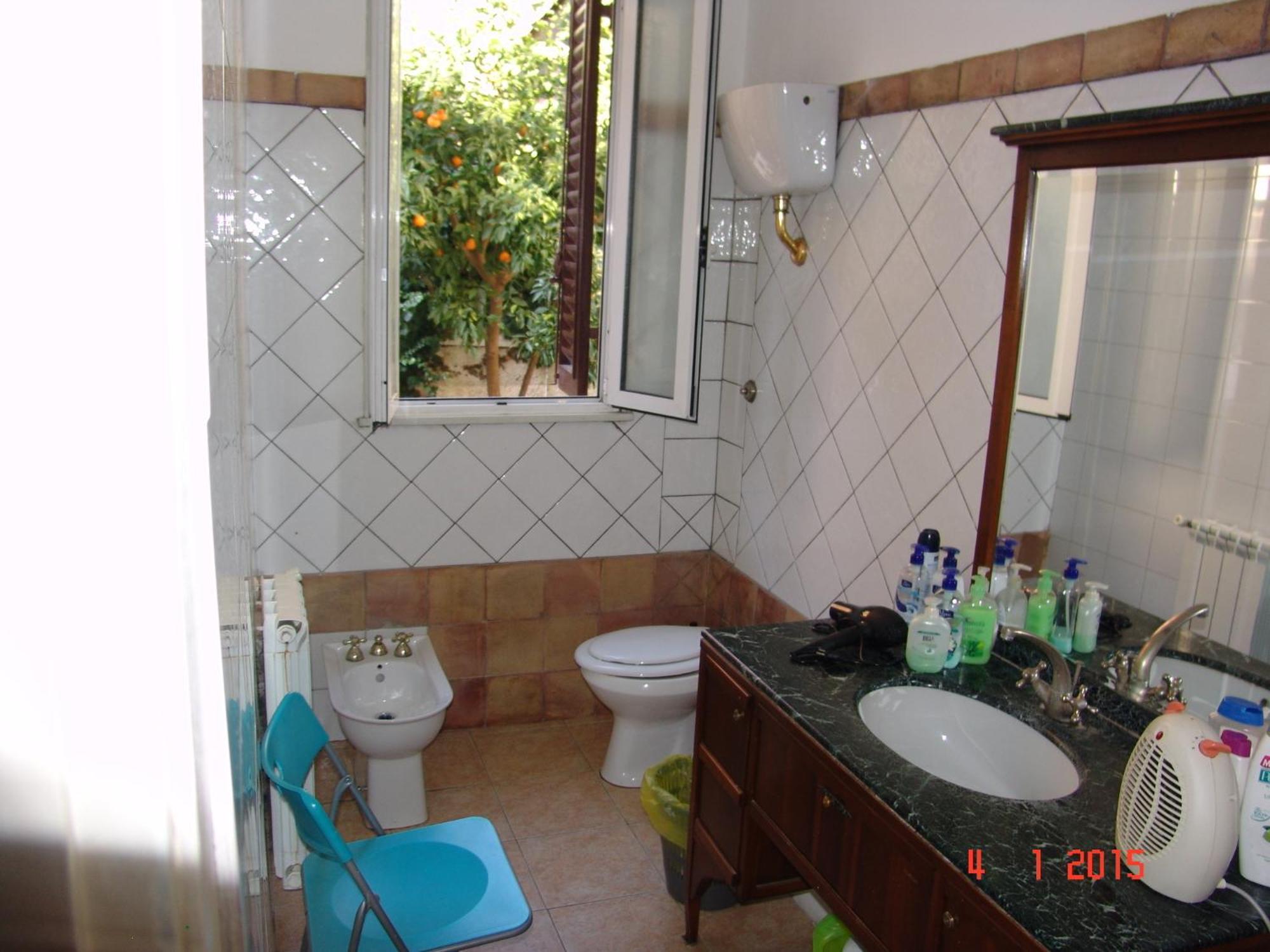 Camera Matrimoniale con Bagno in Comune