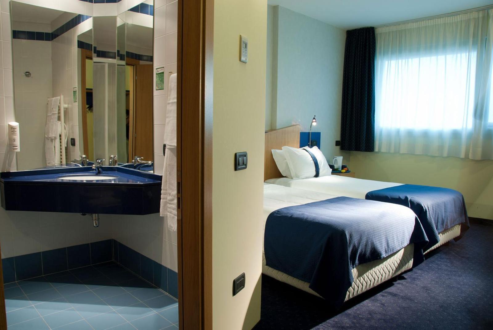 Triple Room,765660340:JPEG
