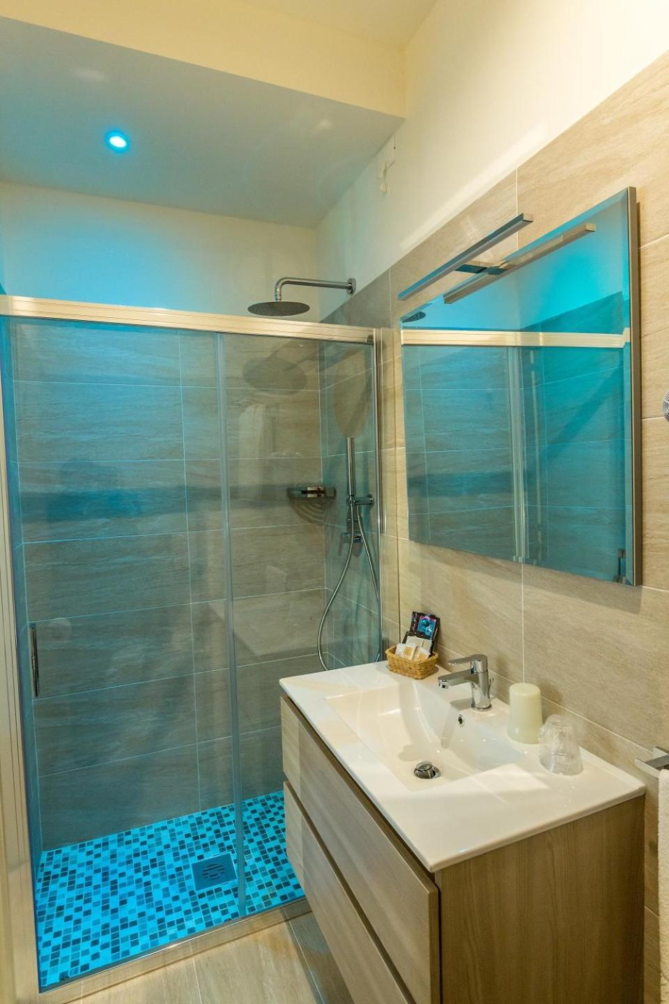 Luxury Triple Room,710801653:JPEG