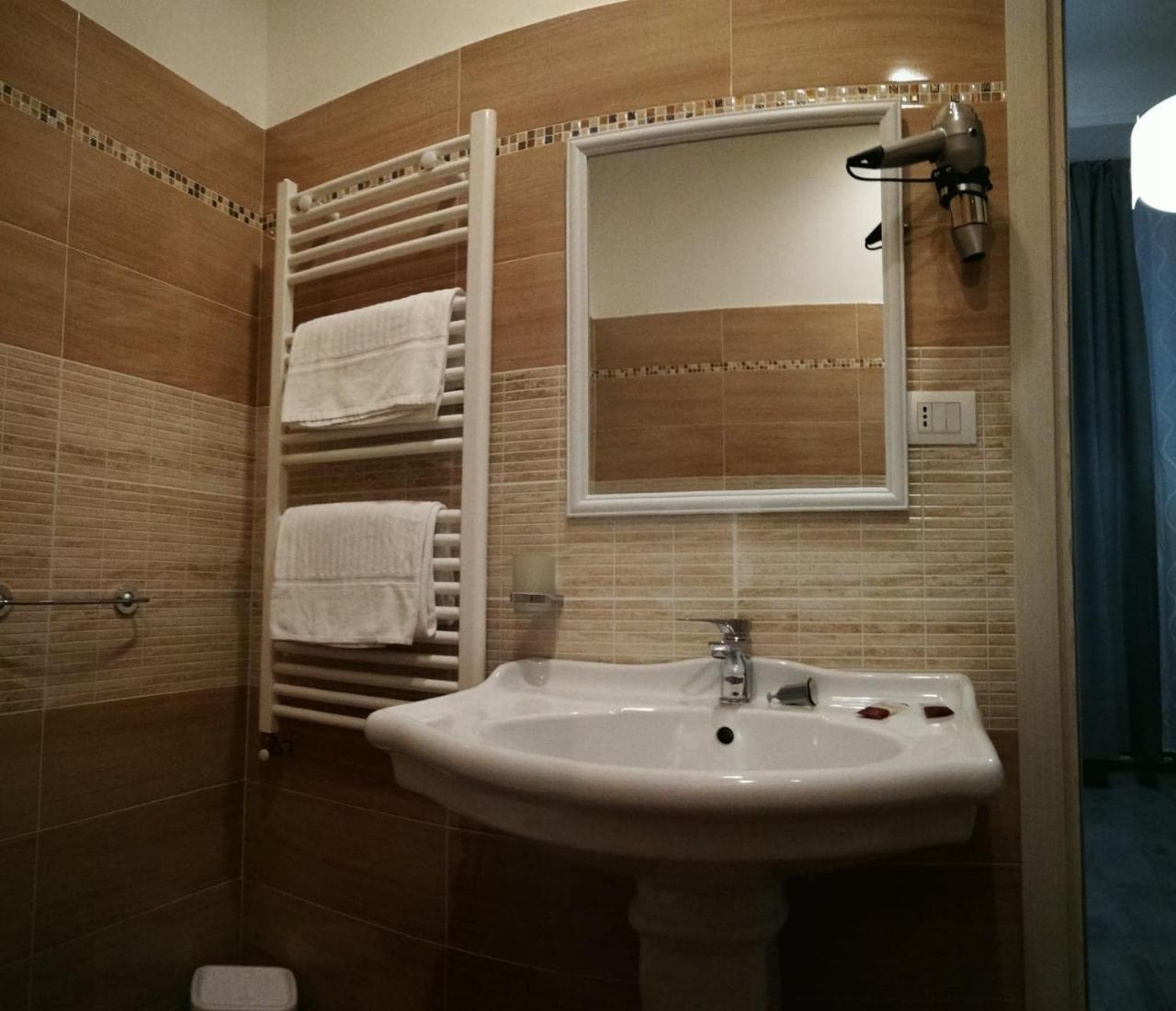 Single Room,742120252:JPEG