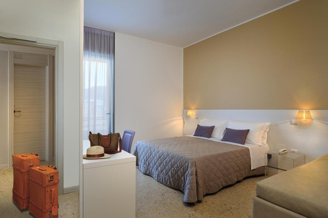 Camera Matrimoniale con Letto Supplementare