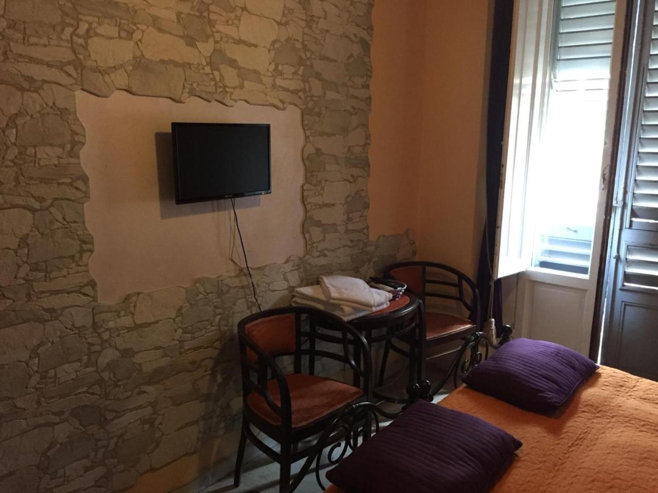 Camera Matrimoniale/Doppia con Letti Singoli con Bagno Privato Esterno