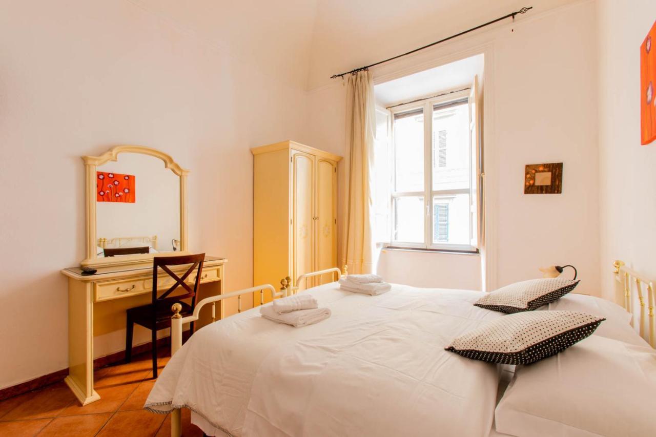 Camera Tripla Deluxe