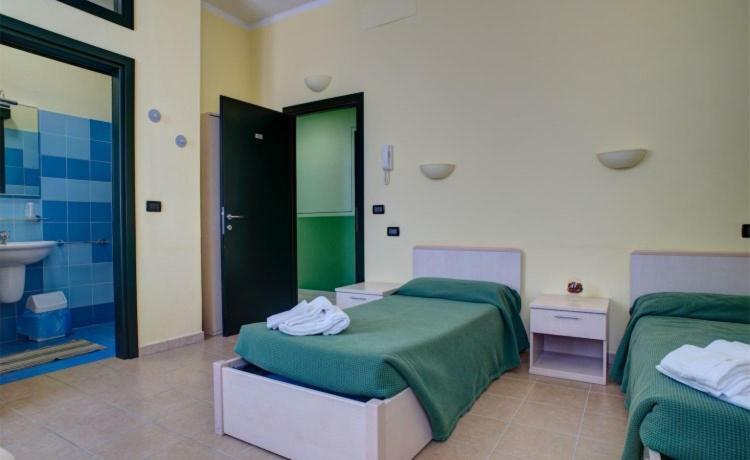 Triple Room,850905557:JPEG
