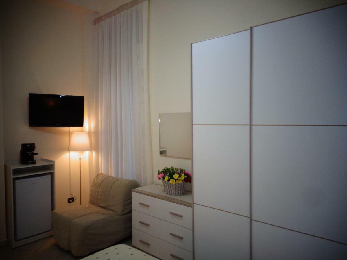 Comfort Triple Room Shower