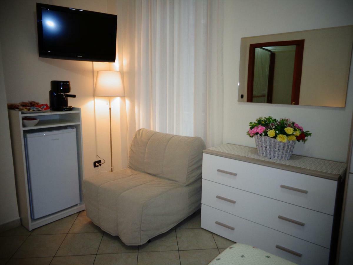 Comfort Triple Room Shower