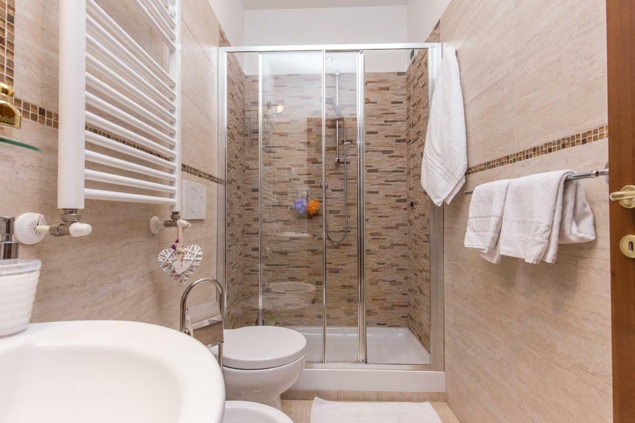 Small Single Room,908415283:JPEG