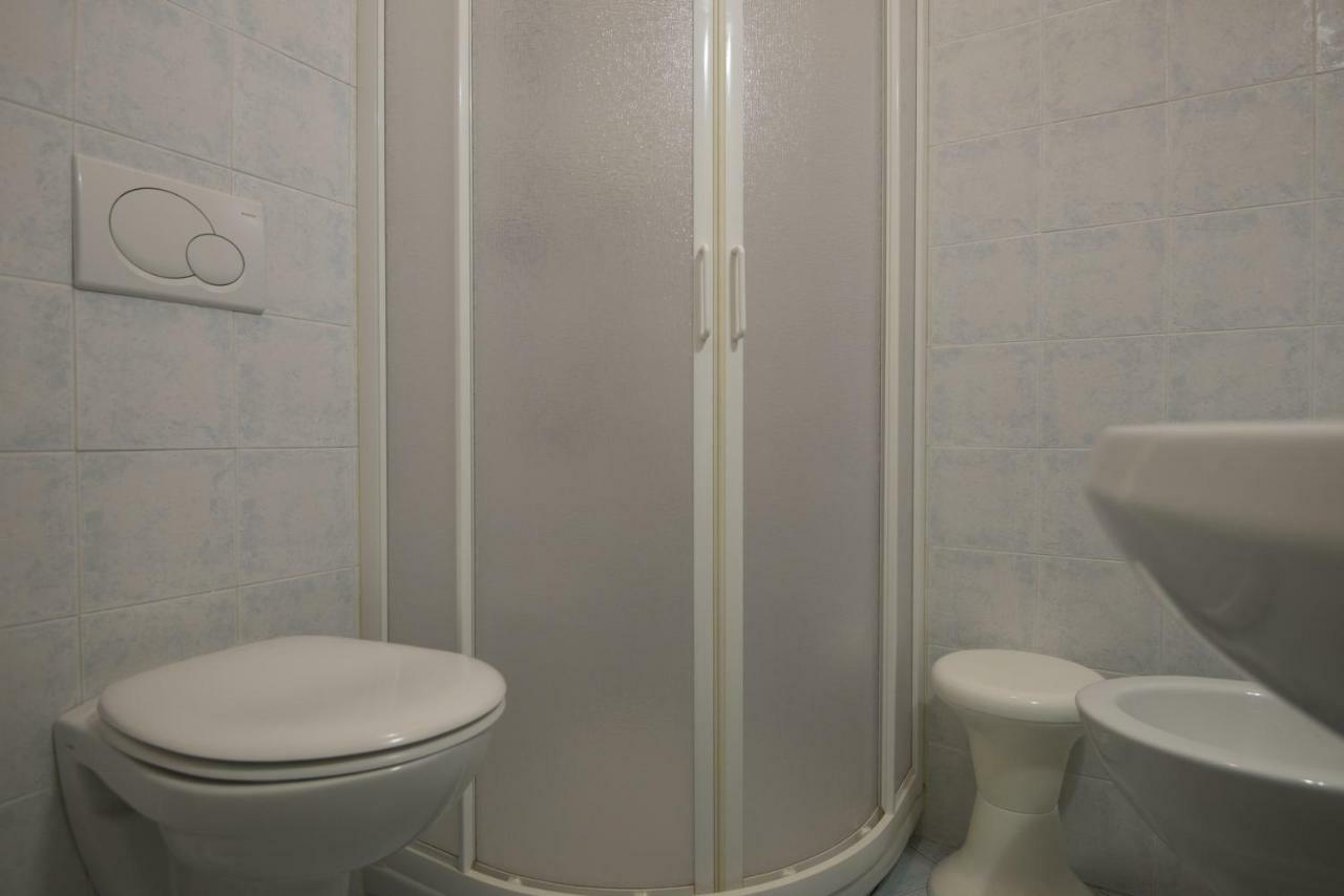 Single Room Private Bathroom,1395692972:JPEG