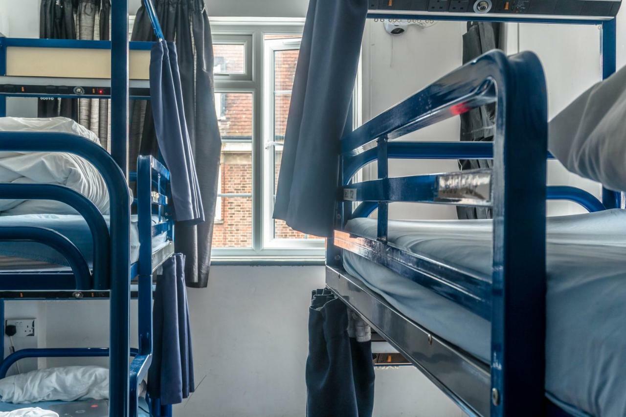 Posto Letto in Dormitorio Misto con 6 Letti