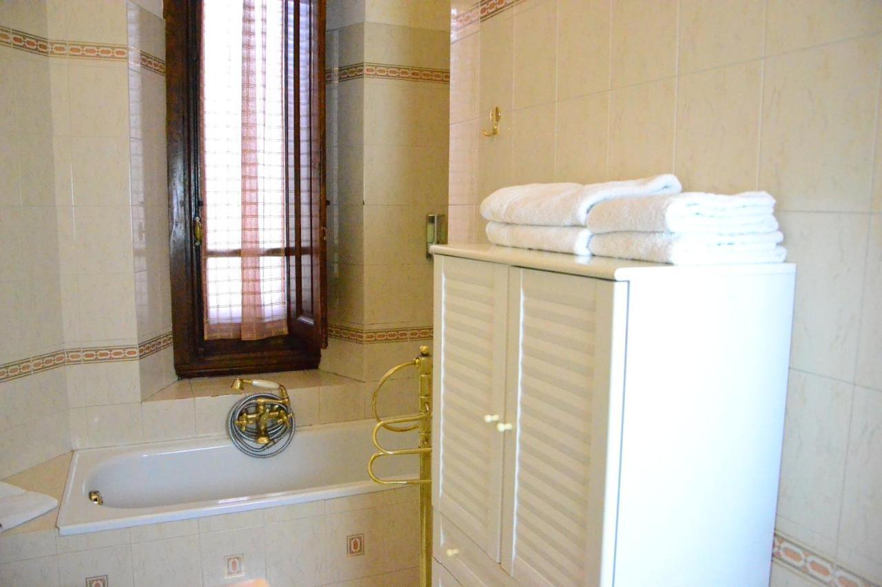 Double Room Private External Bathroom,946183882:JPEG