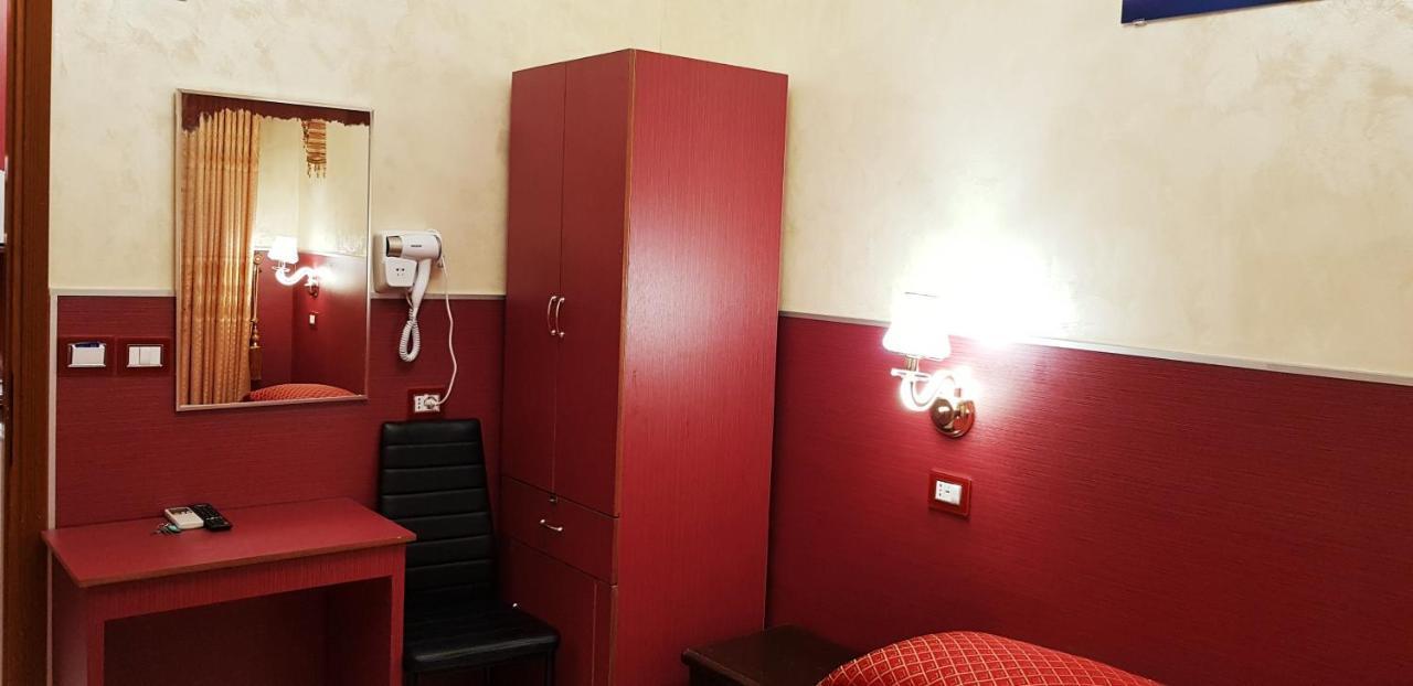 Camera Matrimoniale con Bagno in Comune