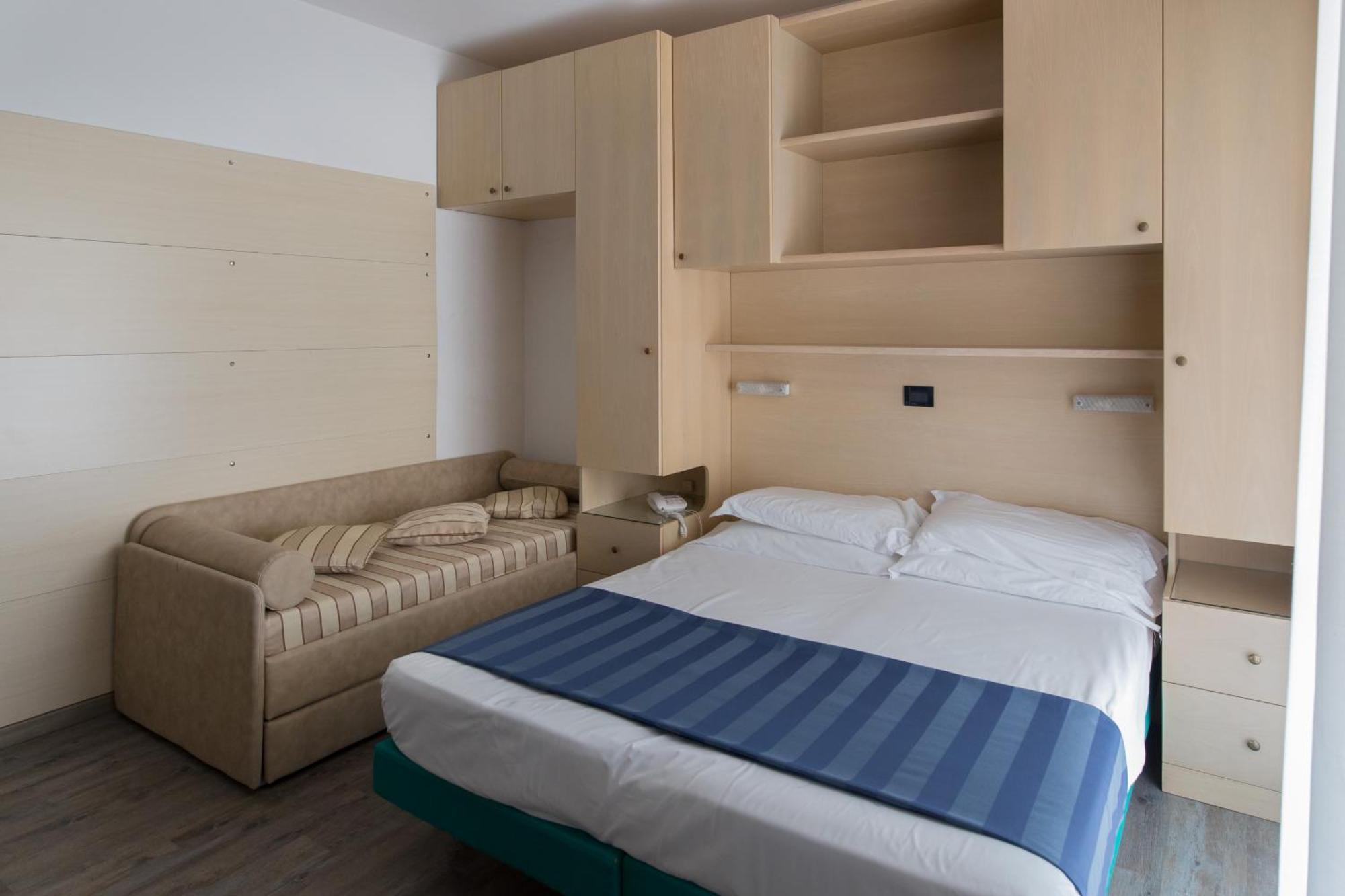 Triple Room,707587126:JPEG