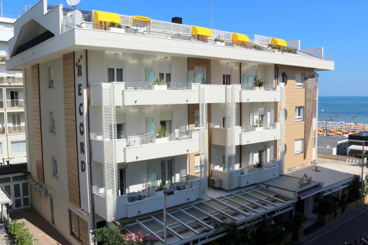 Camera Quadrupla Superior con Vista Mare Laterale