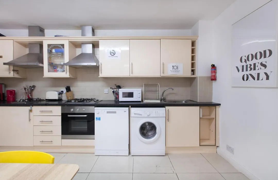 Tooting Broadway Studios & Rooms By Primecityhosts-1