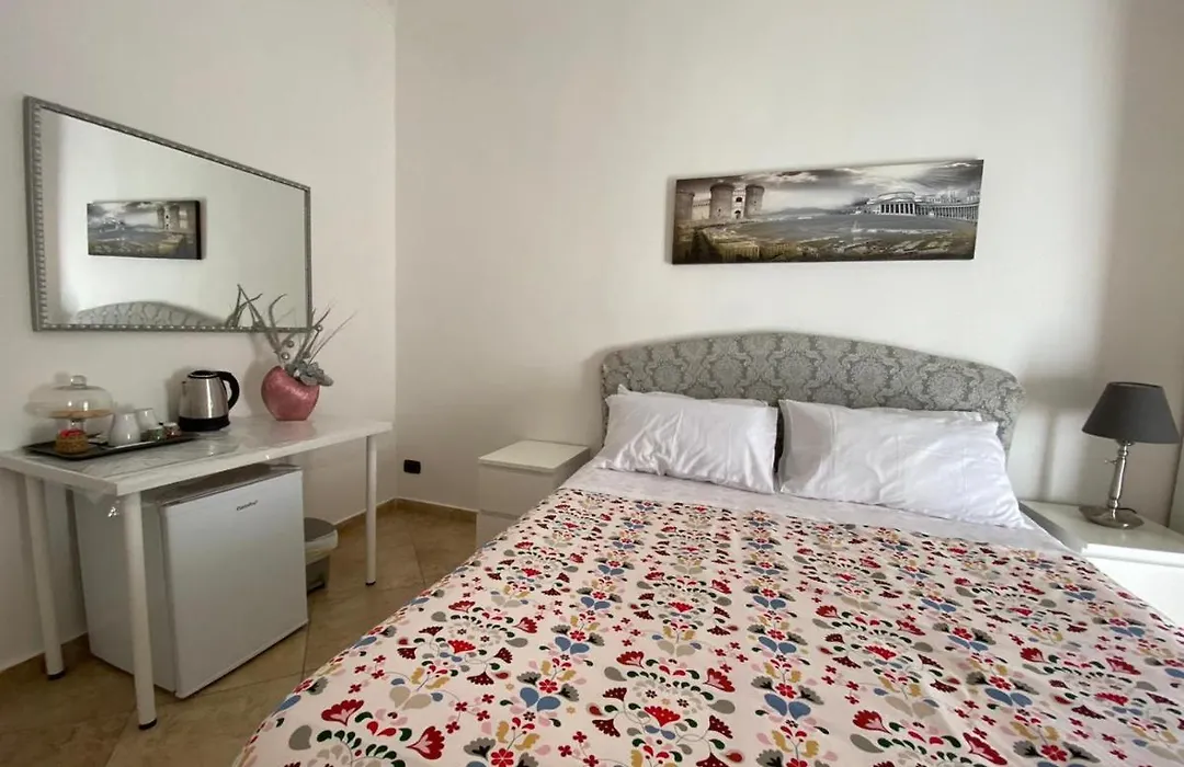 Falù Napoli centro camera con cucina e bagno privato-1