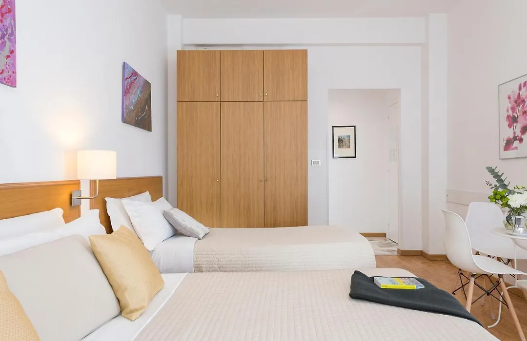 Aurelia 429 Fine Town House-1