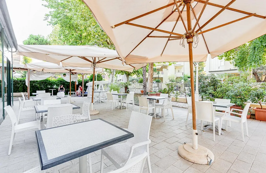 Hotel Gadames - Lunch On The Beach-1