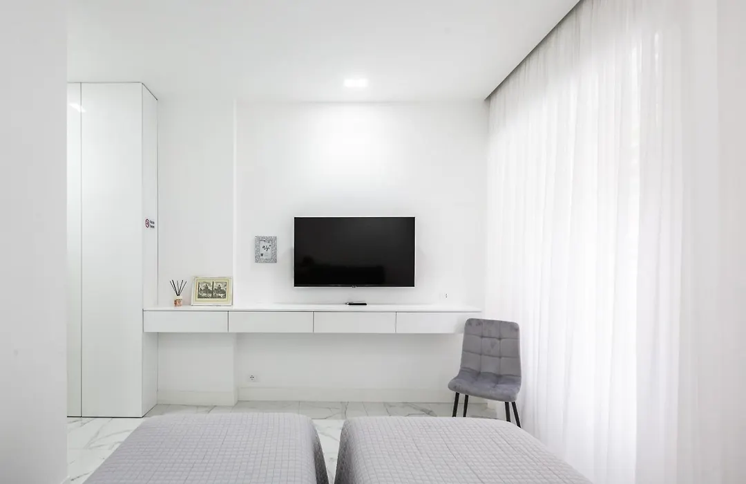 Alissa Suite-1