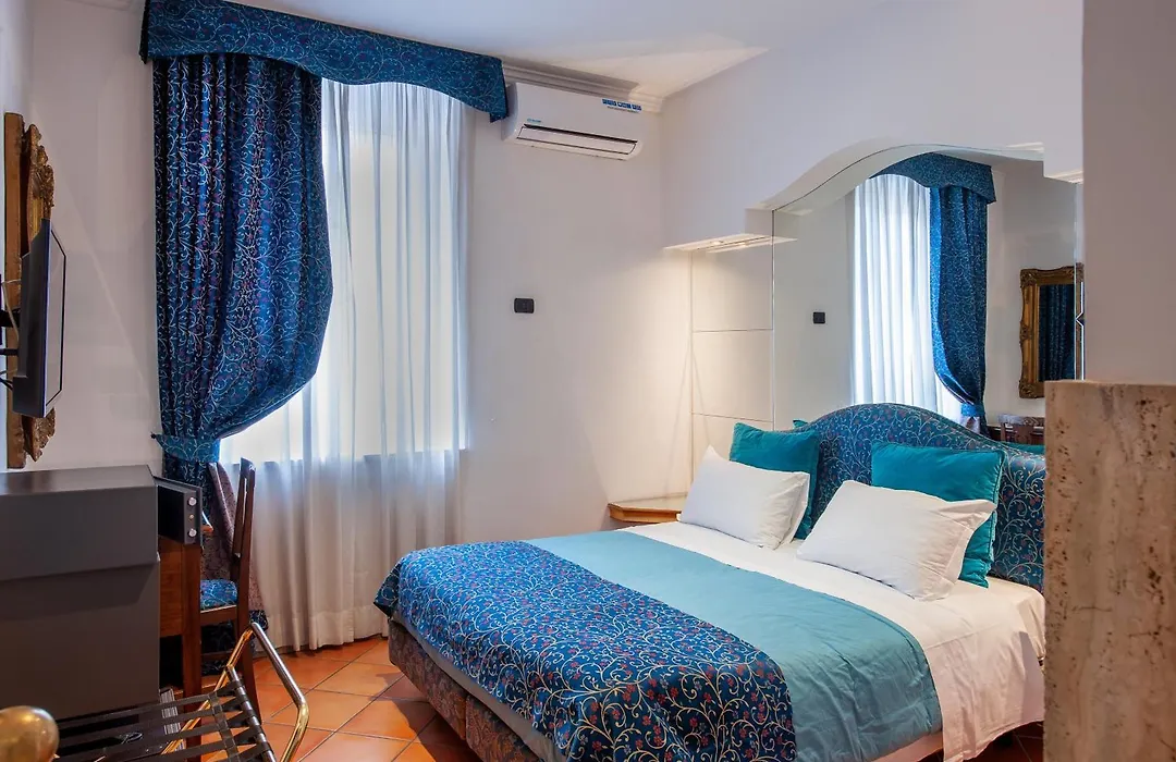 Hotel Canova-1