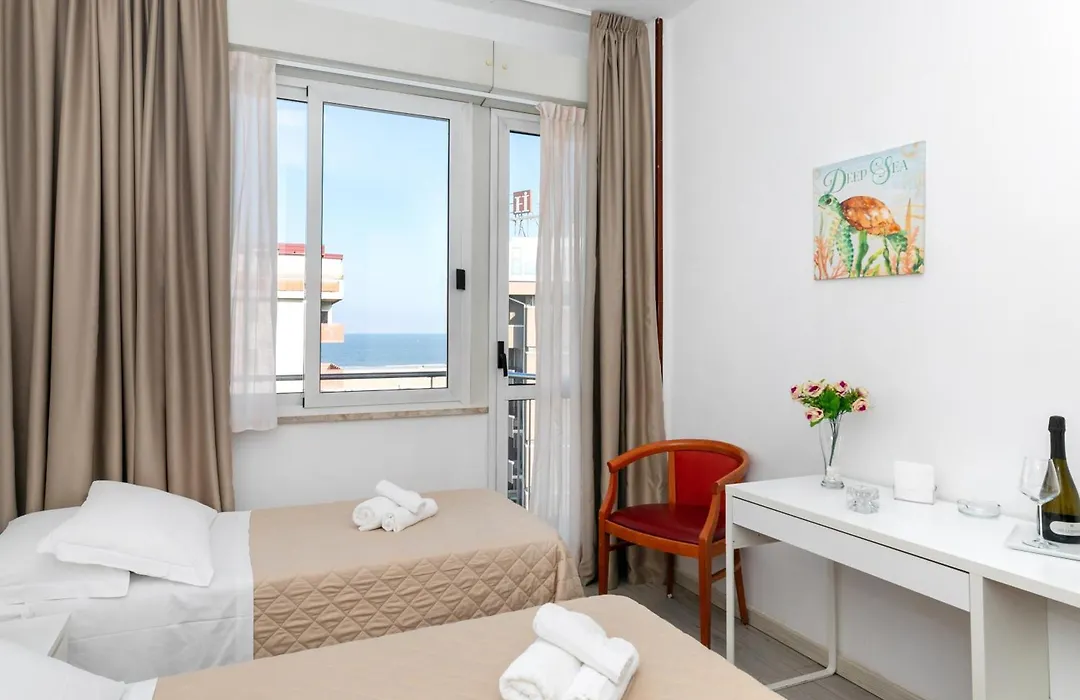 Hotel La Perla Rimini-1