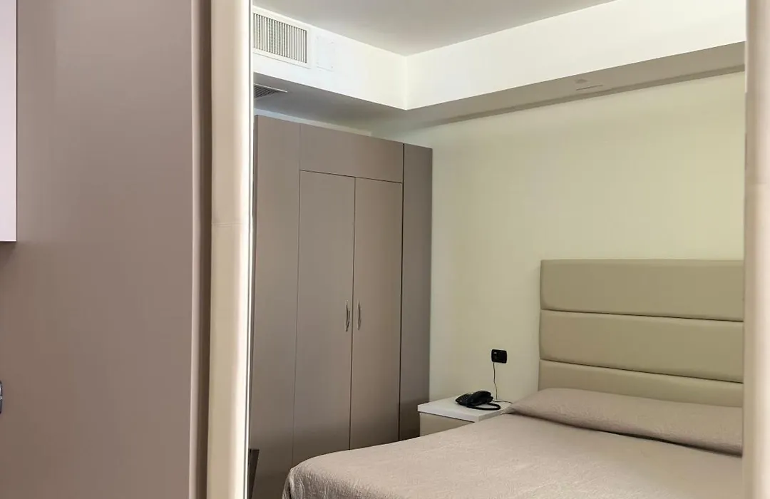 Hotel Twins-1