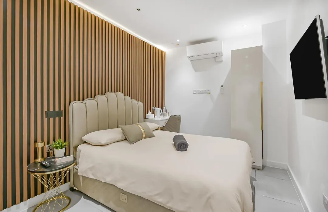 Studio 64 Hotel - London Shoreditch & Liverpool Street-1