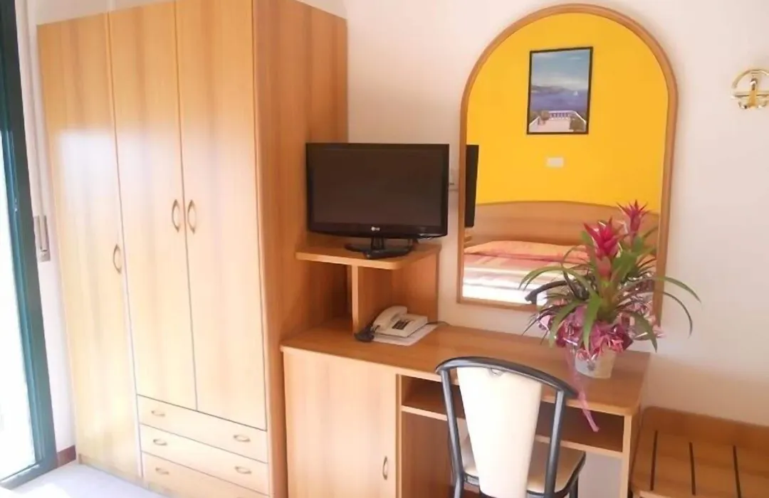 Hotel Emilia-1