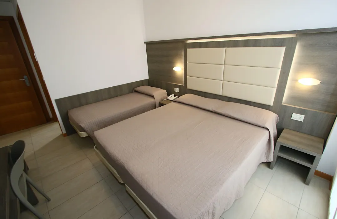Hotel Boom-1