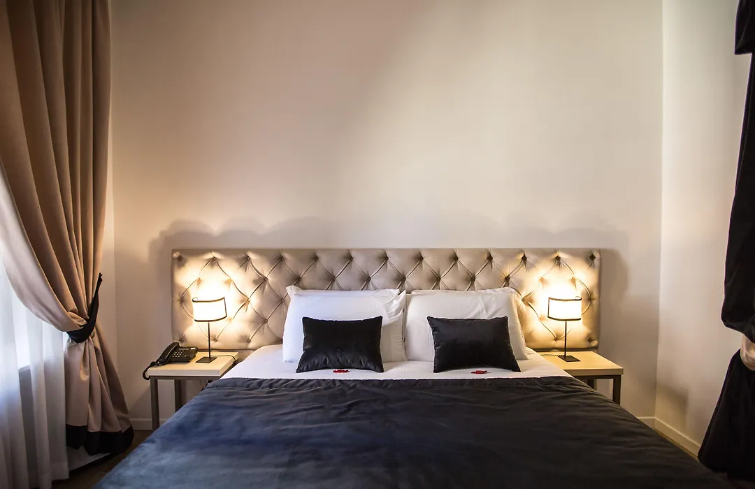 Chic&Town Luxury Rooms Piazza di Spagna-1