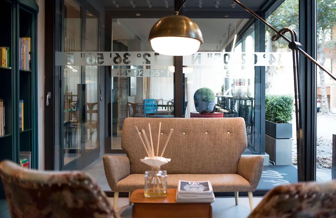 Up Hotel-1