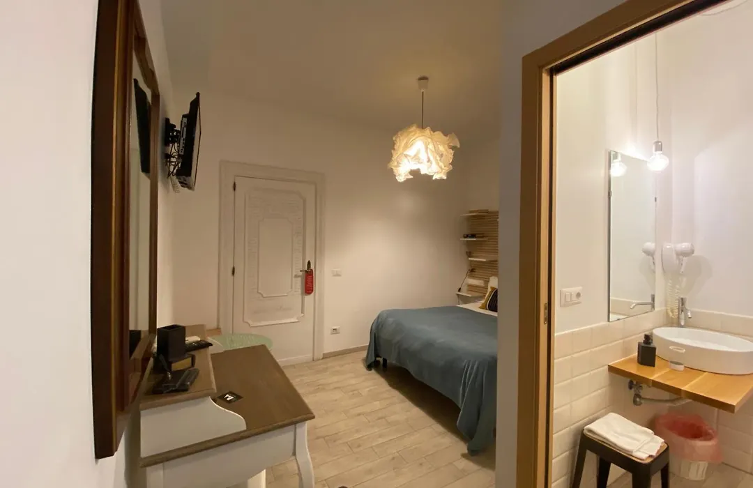 Room Of Arts-1