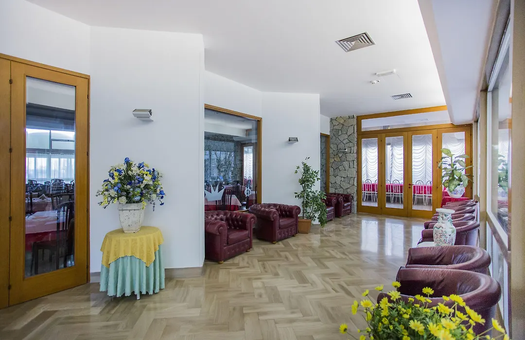 Hotel Columbia Frontemare-1