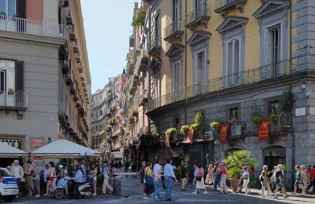 Base Napoli Plebiscito-1