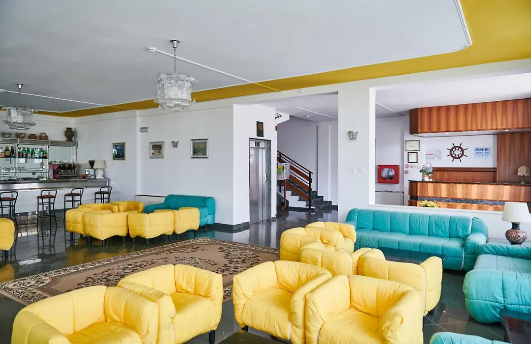 Hotel Caesar B&B Fronte Mare in Centro di Milano Marittima-1
