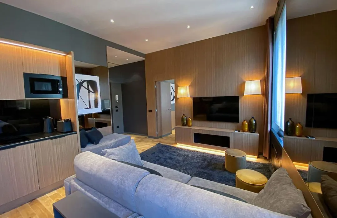 Luxurious Apartments In The Center Of Rome-1