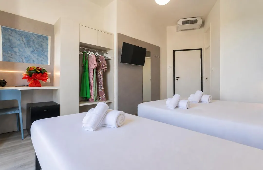 Hotel Airone-1