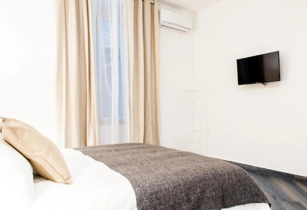 Demi Rooms-1