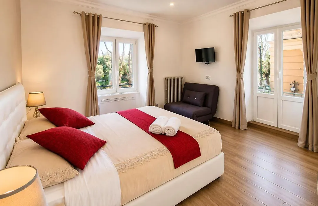 Giulya Guesthouse Hospety Group-1