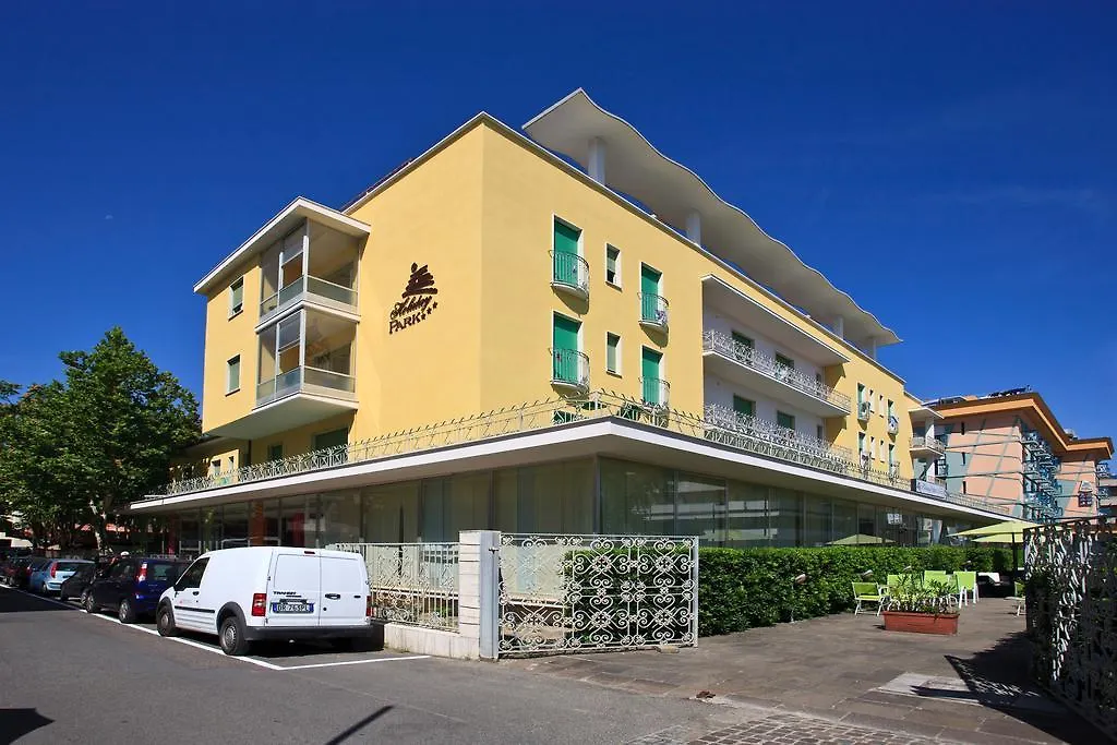Hotel Holiday Park-1