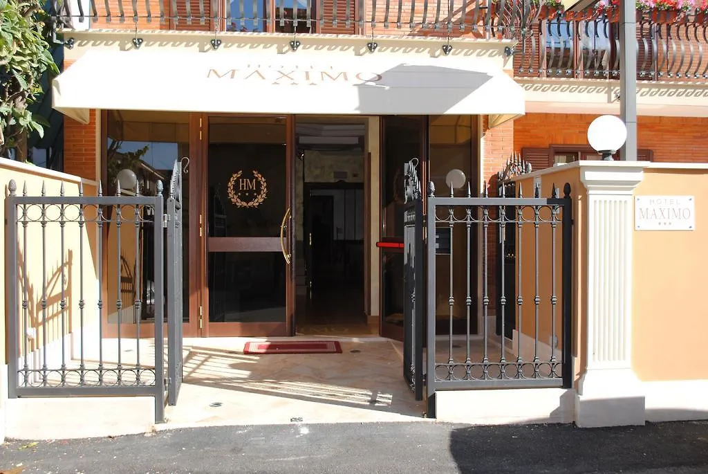 Hotel Maximo-1
