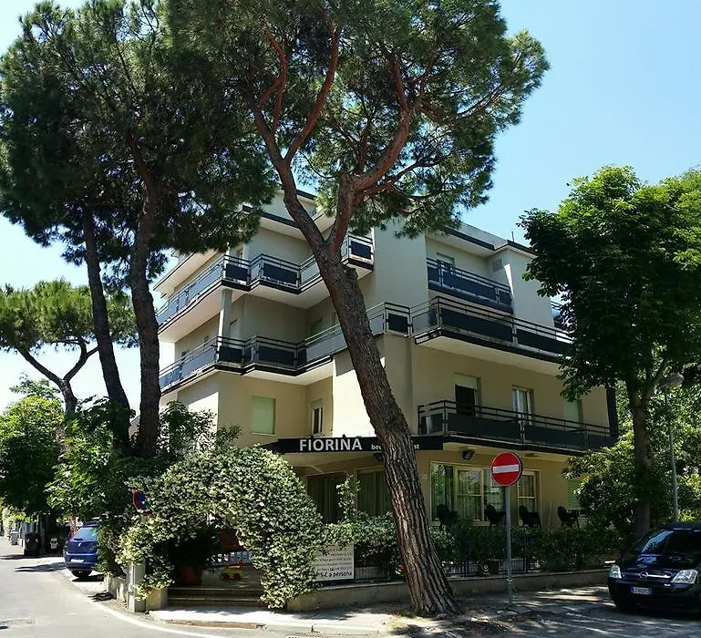 Fiorina Bed&Breakfast - Colazione fino a mezzogiorno - Beach Village gratuito - Parcheggio moto gratis e videosorvegliato-1