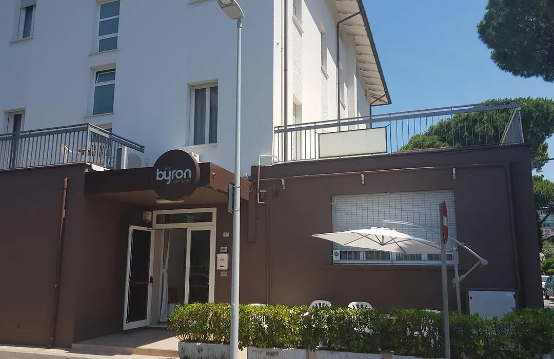 Hotel Byron solo per giovani-1