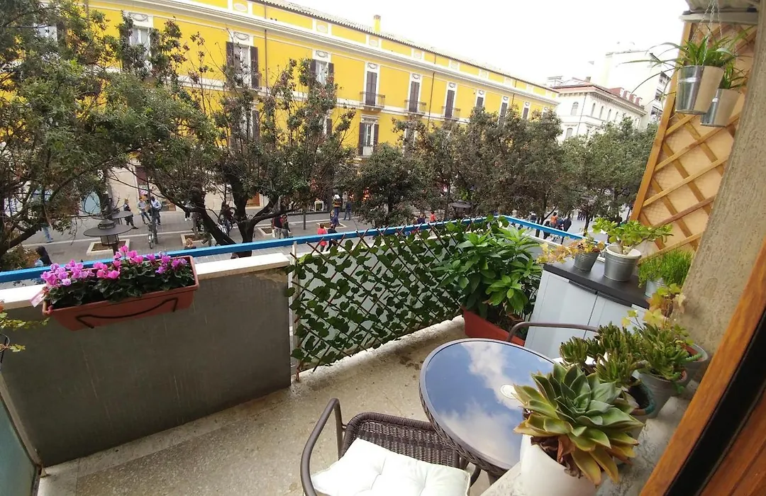 Domus Corso Umberto 18 B&B-1