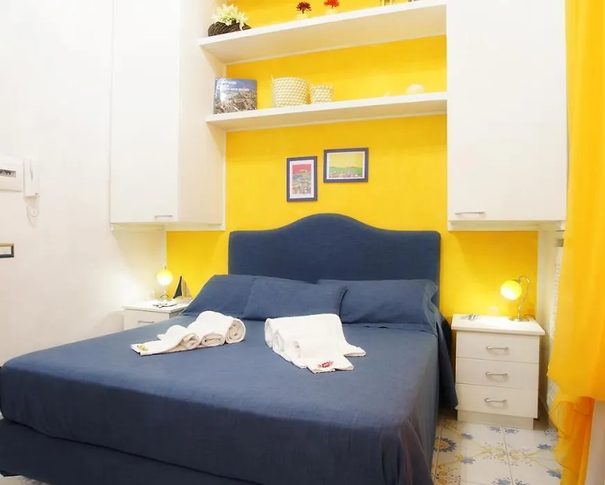 Le Vie Di Napoli B&B-1