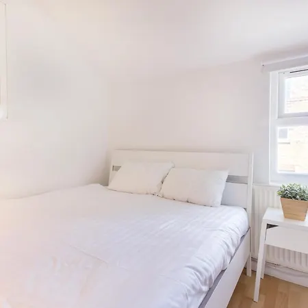 Tooting Broadway Studios & Rooms By Primecityhosts-2