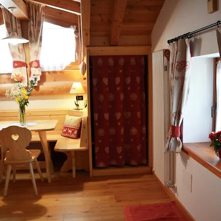 Cozy Apartment Near The Colosseum Central Rome-2