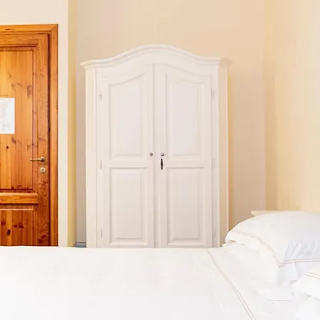 Casa Uffizi XIII Century Tower House Boutique Hotel-3